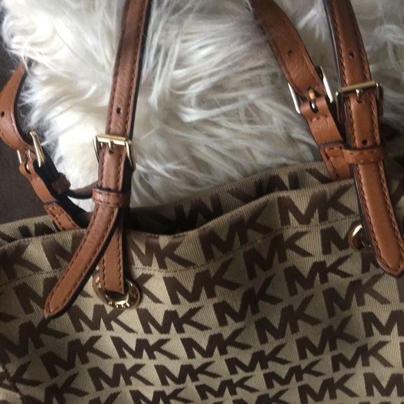 Sold - Picture 2 of 8